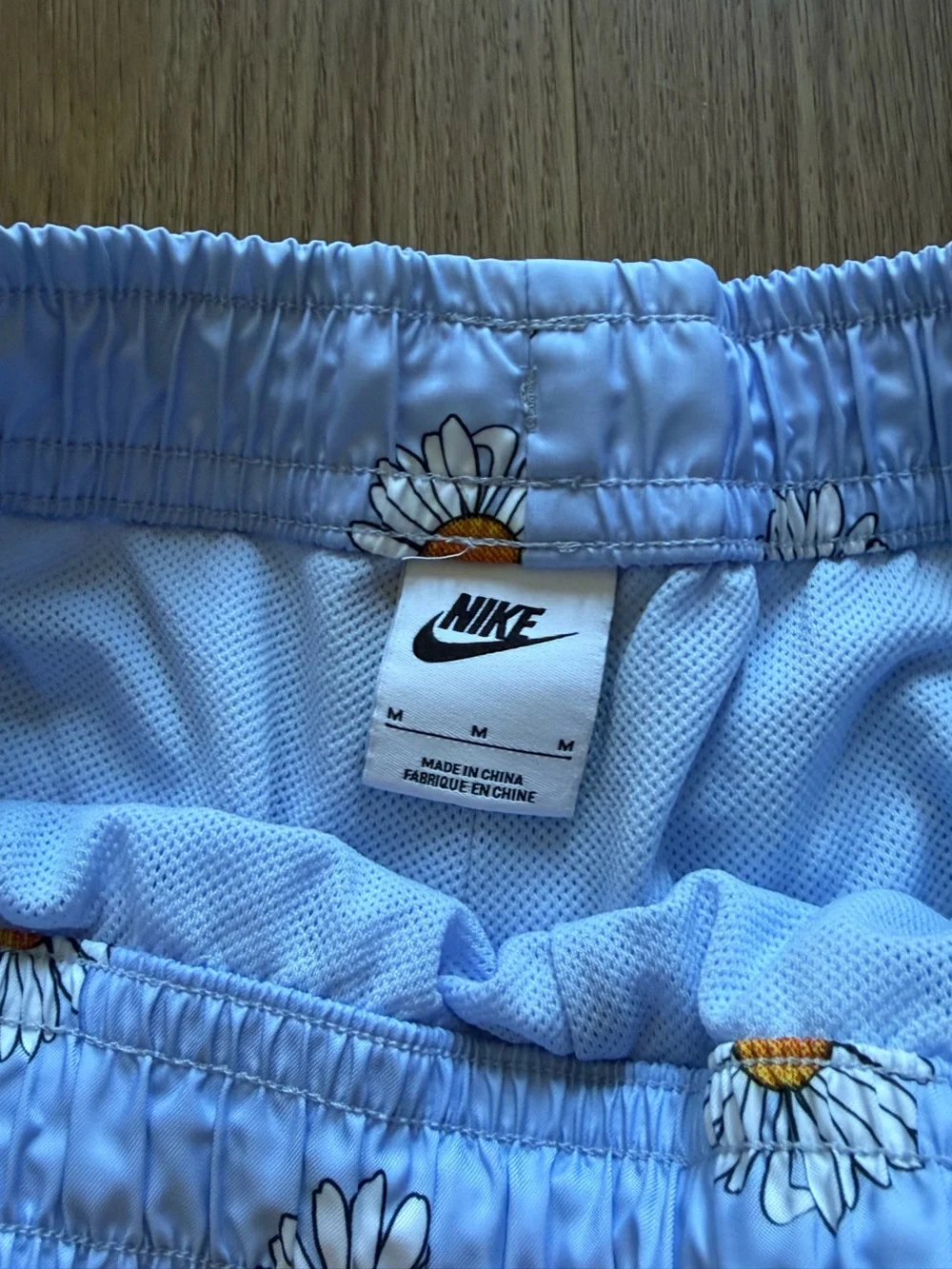 Nike Daisy Floral Swim Trunks Shorts White Yellow Men’s Size M